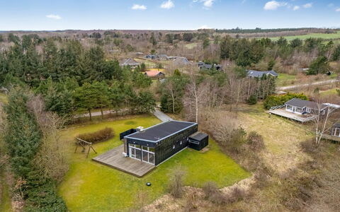 Tenna - 250M to the Fjord: Blue, Shrub, Cottage, Groundcover, Garden, Estate, Shade, Landscaping, Farmhouse, Eco Hotel