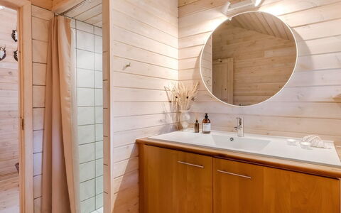 Aman - 700M to the Fjord: Flooring, Wood, Floor, Plumbing Fixture, Interior Design, Bathroom Cabinet, Bathroom Sink, Bathroom, Ceiling, Sink