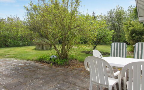 Ioar - 200M to the Fjord: Shrub, Garden, Spring, Shade, Lawn, Outdoor Furniture, Landscaping, Yard, Backyard