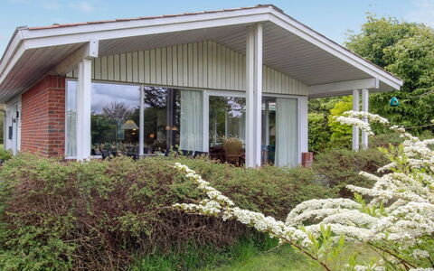 Ioar - 200M to the Fjord: Roof, House, Shrub, Home, Cottage, Residential Area, Land Lot, Groundcover, Garden