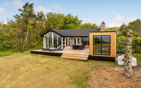 Bendet - 50M to the Fjord: Home, Roof, Cottage, Land Lot, Porch, Farmhouse, Estate, Garden Buildings, Siding, Yard