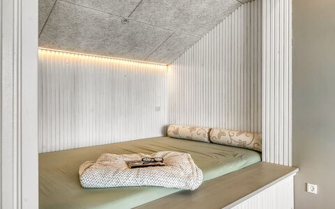 Bendet - 50M to the Fjord: Wall, Interior Design, Wood, Flooring, Ceiling, Floor, Bedroom, Furniture, Lighting, Bed