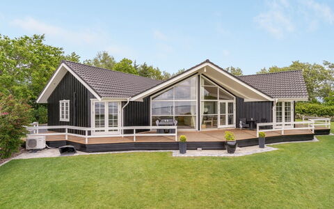 Regnwald - 400M to the Fjord: House, Roof, Home, Cottage, Shed, Garden Buildings, Siding, Yard, Log Cabin, Hut