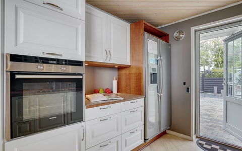 Regnwald - 400M to the Fjord: Kitchen Appliance, Flooring, Kitchen, Major Appliance, Cabinetry, Interior Design, Wood, Countertop, Floor, Home Appliance