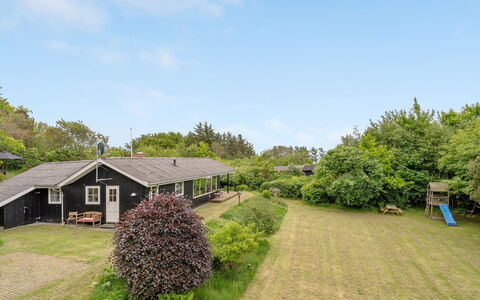 Melissa - 300M to the Fjord: Wood, Home, Porch, Deck, Hardwood, Roof, Wood Stain, Wood Flooring, Eco Hotel