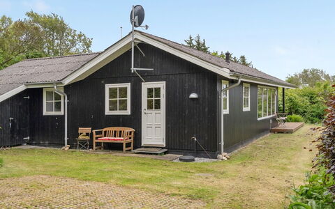 Melissa - 300M to the Fjord: Wood, Home, Porch, Deck, Hardwood, Roof, Wood Stain, Wood Flooring, Eco Hotel