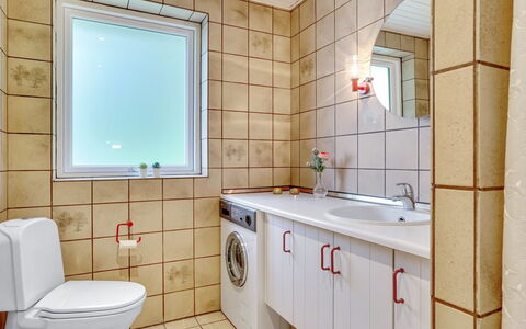 Ephra - 250M to the Fjord: Bathroom, Plumbing Fixture, Flooring, Toilet Seat, Toilet, Floor, Interior Design, Plumbing, Sink, Bathroom Sink