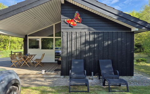 Aswarth - 50M to the Fjord: Blue, Shrub, Cottage, Groundcover, Garden, Estate, Shade, Landscaping, Farmhouse, Eco Hotel
