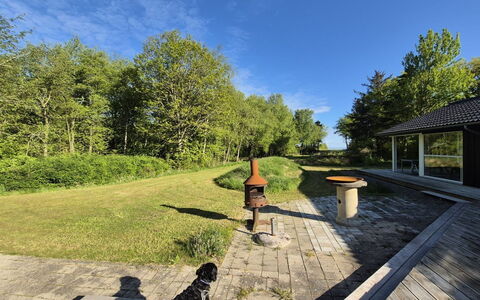 Aswarth - 50M to the Fjord: Blue, Shrub, Cottage, Groundcover, Garden, Estate, Shade, Landscaping, Farmhouse, Eco Hotel