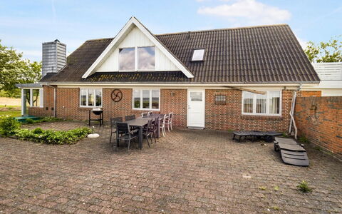 Emmie - 50M to the Fjord: Residential Area, Roof, Suburb, Driveway, Estate, Chimney