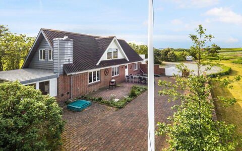 Emmie - 50M to the Fjord: Residential Area, Roof, Suburb, Driveway, Estate, Chimney