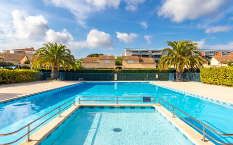 Le Lavandou 70: Water, Plant, Cloud, Sky, Property, Building, Swimming Pool, Azure, Tree, Body Of Water