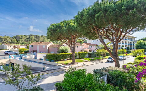 Le Lavandou 70: Cloud, Plant, Sky, Building, Tree, Urban Design, Leisure, Road Surface, House, Landscape