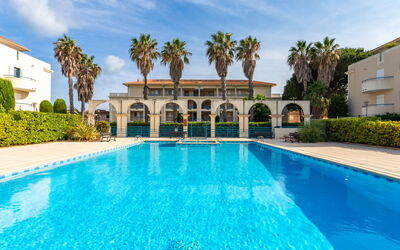 Le Lavandou 70: Water, Cloud, Plant, Sky, Swimming Pool, Tree, Azure, Nature, Body Of Water, Leisure