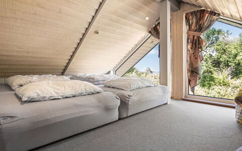 Stryd - 150M from the Sea: Wood, Interior Design, Bedroom, Ceiling, Floor, Furniture, Flooring, Bed, Room, Linens