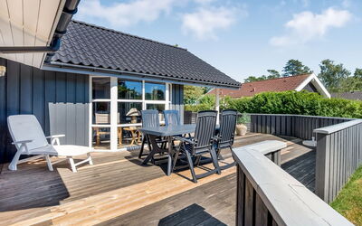 Stryd - 150M from the Sea