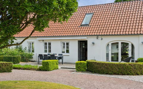 Malinda - 500M from the Sea: 