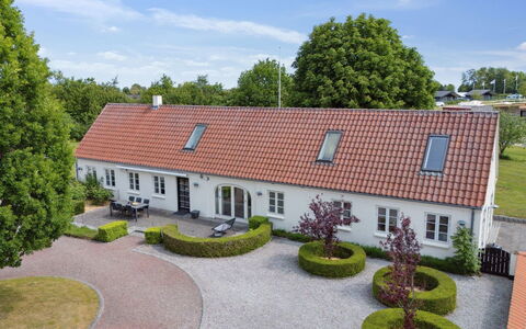 Malinda - 500M from the Sea: 