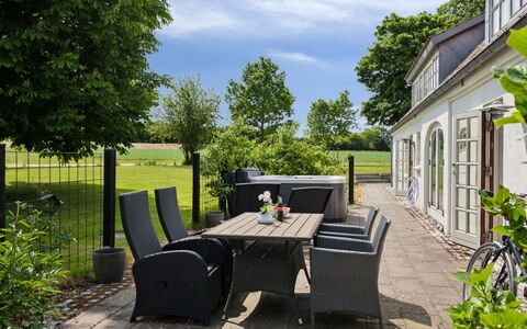 Malinda - 500M from the Sea: Apartment, Shade, Balcony, Chair, Fence, Outdoor Furniture, Aluminium, Artificial Turf