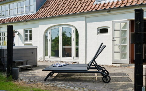 Malinda - 500M from the Sea: Apartment, Shade, Balcony, Chair, Fence, Outdoor Furniture, Aluminium, Artificial Turf