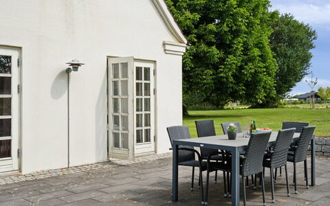 Malinda - 500M from the Sea: Apartment, Shade, Balcony, Chair, Fence, Outdoor Furniture, Aluminium, Artificial Turf