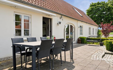 Malinda - 500M from the Sea: Apartment, Shade, Balcony, Chair, Fence, Outdoor Furniture, Aluminium, Artificial Turf