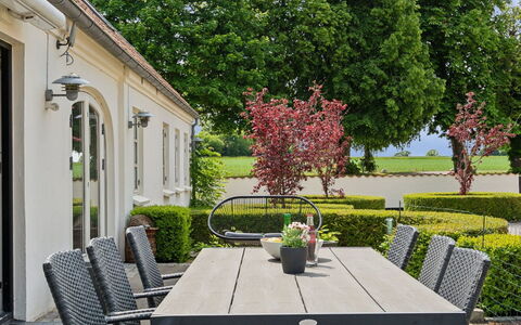 Malinda - 500M from the Sea: Apartment, Shade, Balcony, Chair, Fence, Outdoor Furniture, Aluminium, Artificial Turf