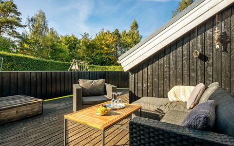 Kukka - 600M from the Sea: Flooring, Wall, Floor, Interior Design, Wood, Ceiling, Wood Flooring, Lighting, Furniture, Laminate Flooring