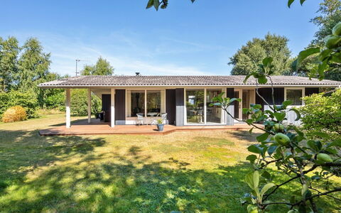 Gardis - 100M from the Sea: Roof, House, Home, Cottage, Siding, Estate, Driveway, Garden Buildings, Yard, Shed
