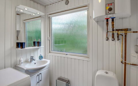 Ludewiga - 350M from the Sea: Plumbing Fixture, Plumbing, Toilet, Bathroom, Sink, Tap, Toilet Seat, Daylighting
