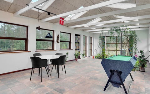 Toska: Flooring, Wall, Floor, Interior Design, Wood, Ceiling, Wood Flooring, Lighting, Furniture, Laminate Flooring