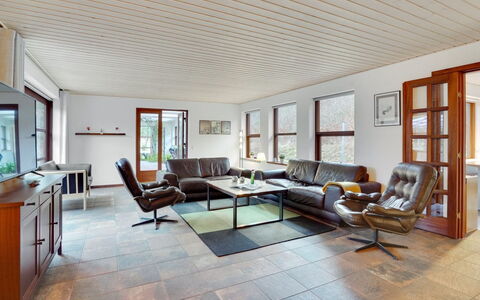 Toska: Flooring, Wall, Floor, Interior Design, Wood, Ceiling, Wood Flooring, Lighting, Furniture, Laminate Flooring