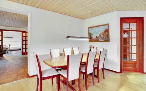 Toska: Flooring, Wall, Floor, Interior Design, Wood, Ceiling, Wood Flooring, Lighting, Furniture, Laminate Flooring