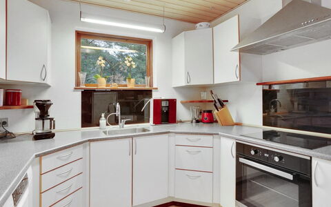Toska: Flooring, Wall, Floor, Interior Design, Wood, Ceiling, Wood Flooring, Lighting, Furniture, Laminate Flooring