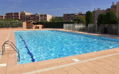 Les Rives de la Favière 100.14: Water, Sky, Property, Daytime, Plant, Swimming Pool, Azure, Nature, Rectangle, Body Of Water