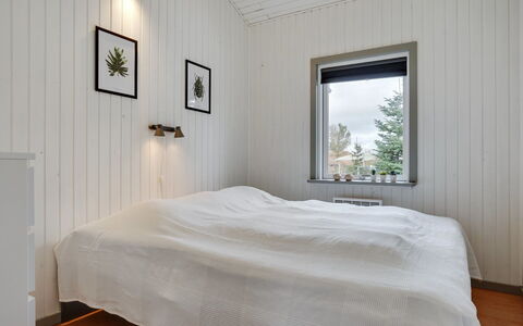 Aiden - 300M from the Sea: Wood, Bedroom, Ceiling, Flooring, Interior Design, Floor, Home, Bedding, Bed Sheet, Bed