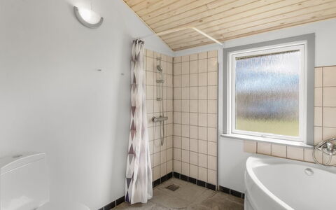 Aiden - 300M from the Sea: Wood, Garden, Backyard, Land Lot, Home, Roof, Shade, Deck, Hardwood, Yard