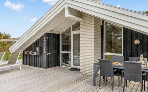 Alexi - 150M from the Sea: Cottage, Shed, Hut, Farmhouse, Prairie, Shack, Barn, Log Cabin, Garden Buildings