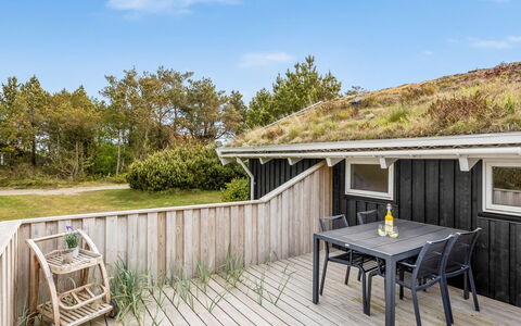 Alexi - 150M from the Sea: Cottage, Shed, Hut, Farmhouse, Prairie, Shack, Barn, Log Cabin, Garden Buildings
