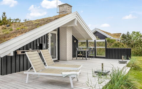 Alexi - 150M from the Sea: Cottage, Shed, Hut, Farmhouse, Prairie, Shack, Barn, Log Cabin, Garden Buildings