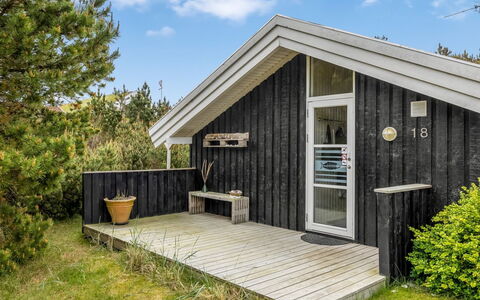 Alexi - 150M from the Sea: Cottage, Shed, Hut, Farmhouse, Prairie, Shack, Barn, Log Cabin, Garden Buildings