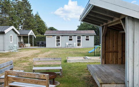 Kjartan - 1.2Km from the Sea: Cottage, Garden Buildings, Shed, Siding, Lawn, Yard, Log Cabin, Backyard, Garden, Shade