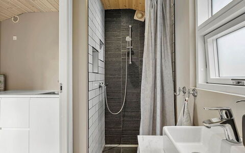 Kjartan - 1.2Km from the Sea: Flooring, Wall, Interior Design, Plumbing Fixture, Floor, Wood, Bathroom, Sink, Ceiling, Tap