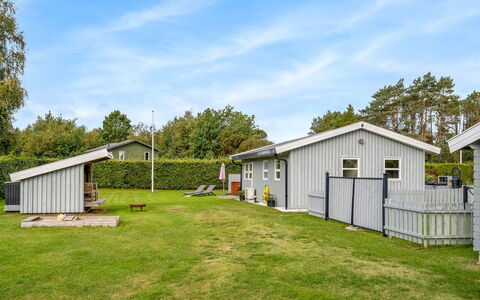 Kjartan - 1.2Km from the Sea: House, Home, Roof, Residential Area, Land Lot, Lawn, Garden, Groundcover, Cottage, Siding