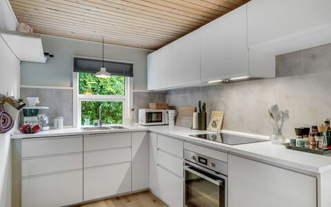Fergie - 400M from the Sea: Kitchen, Kitchen Appliance, Countertop, Cabinetry, Flooring, Interior Design, Major Appliance, Wood, Home Appliance, Ceiling