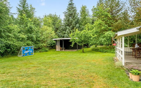 Fergie - 400M from the Sea: Grass, Tree, Shrub, Garden, Land Lot, Lawn, Groundcover, Shade, Meadow, Backyard