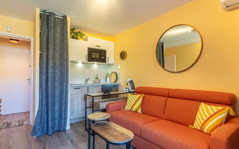 Bormes-Les-Mimosas 200: Furniture, Property, Mirror, Couch, Building, Azure, Table, Comfort, Interior Design, Wood