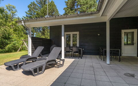 Asla - 400M from the Sea: Roof, House, Home, Cottage, Door, Siding, Deck, Porch, Plank, Hardwood