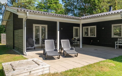Asla - 400M from the Sea: Roof, House, Home, Cottage, Door, Siding, Deck, Porch, Plank, Hardwood