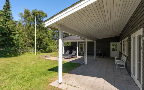 Asla - 400M from the Sea: Roof, House, Home, Cottage, Door, Siding, Deck, Porch, Plank, Hardwood